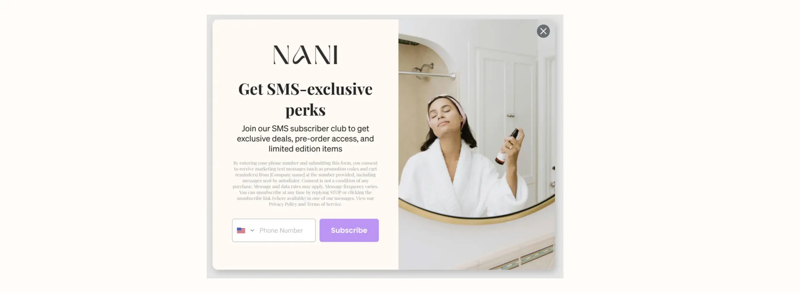 Promoción de suscripción SMS de NANI con beneficios exclusivos. Mujer en bata aplicando spray facial frente al espejo. Botón de suscripción.