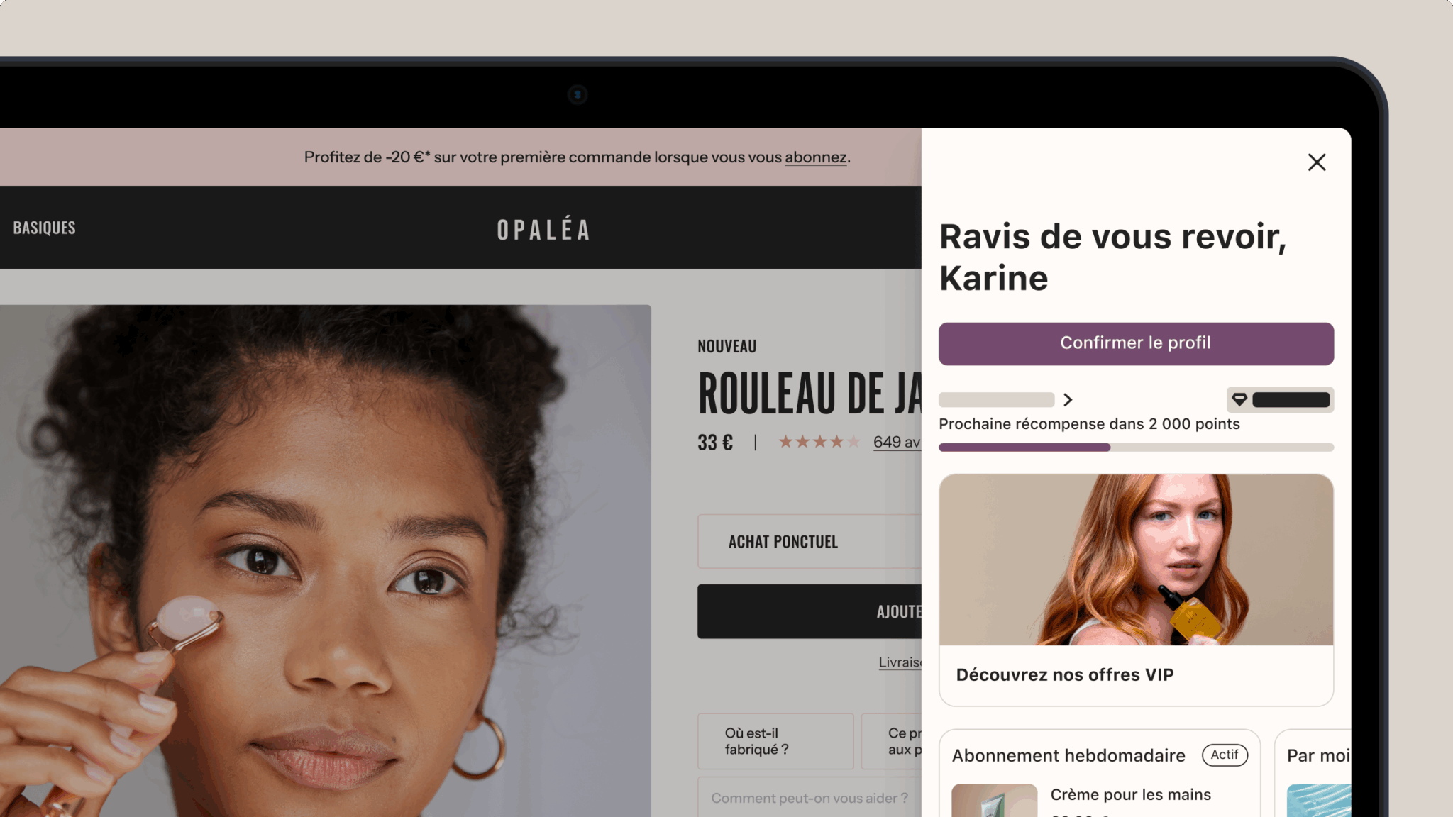 Interface d’un magasin en ligne montrant la page produit d’un rouleau de jade pour le visage et une fenêtre pop-up qui propose des offres VIP à une utilisatrice nommée Karine.