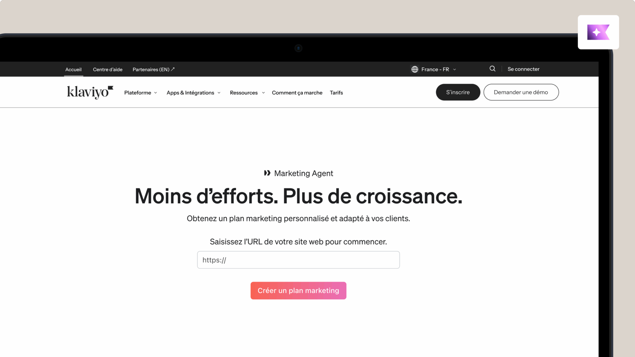Page web Klaviyo faisant la promotion d’un outil Marketing Agent avec le texte suivant : « Moins d’efforts. Plus de croissance ». Comprend un champ de saisie d’URL et un bouton « Créer un plan marketing ».
