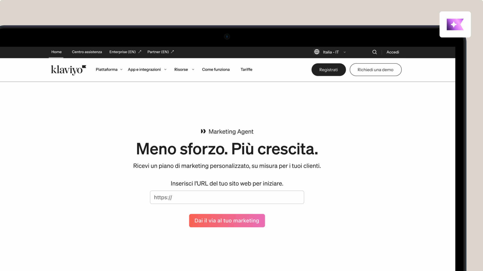 Pagina web di Klaviyo che promuove lo strumento Marketing Agent con il testo: &quot;Meno sforzo. Più crescita.&quot; Comprende un campo di inserimento dell'URL e il pulsante &quot;Avvia il tuo marketing&quot;.