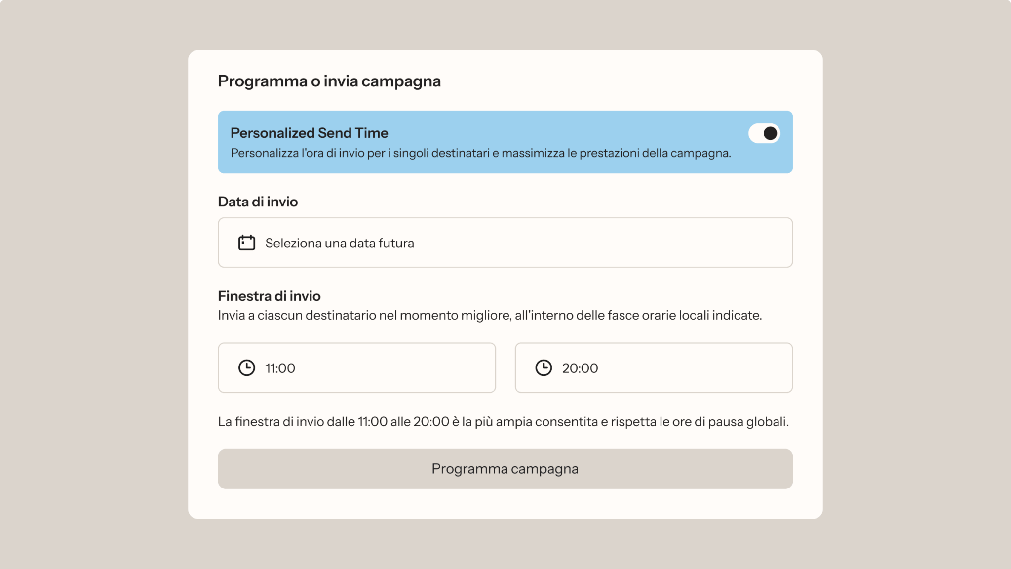 Interfaccia di programmazione invio campagna con opzione "Personalized Send Time" attivata, selezione data e orari 11:00 e 20:00.